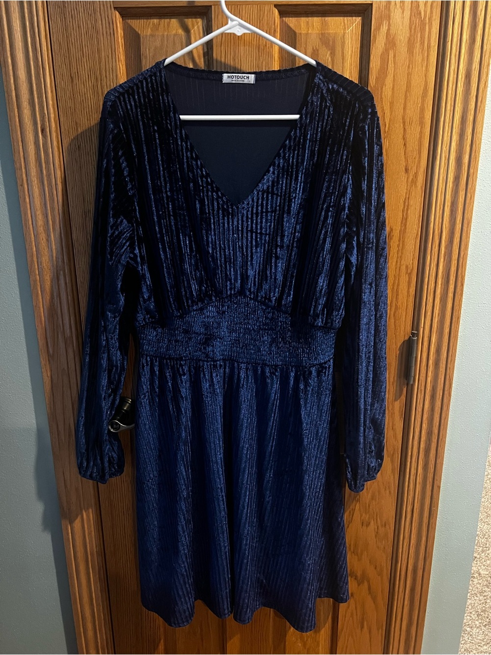Hotouch Navy Velvet V-Neck Long Sleeve Dress